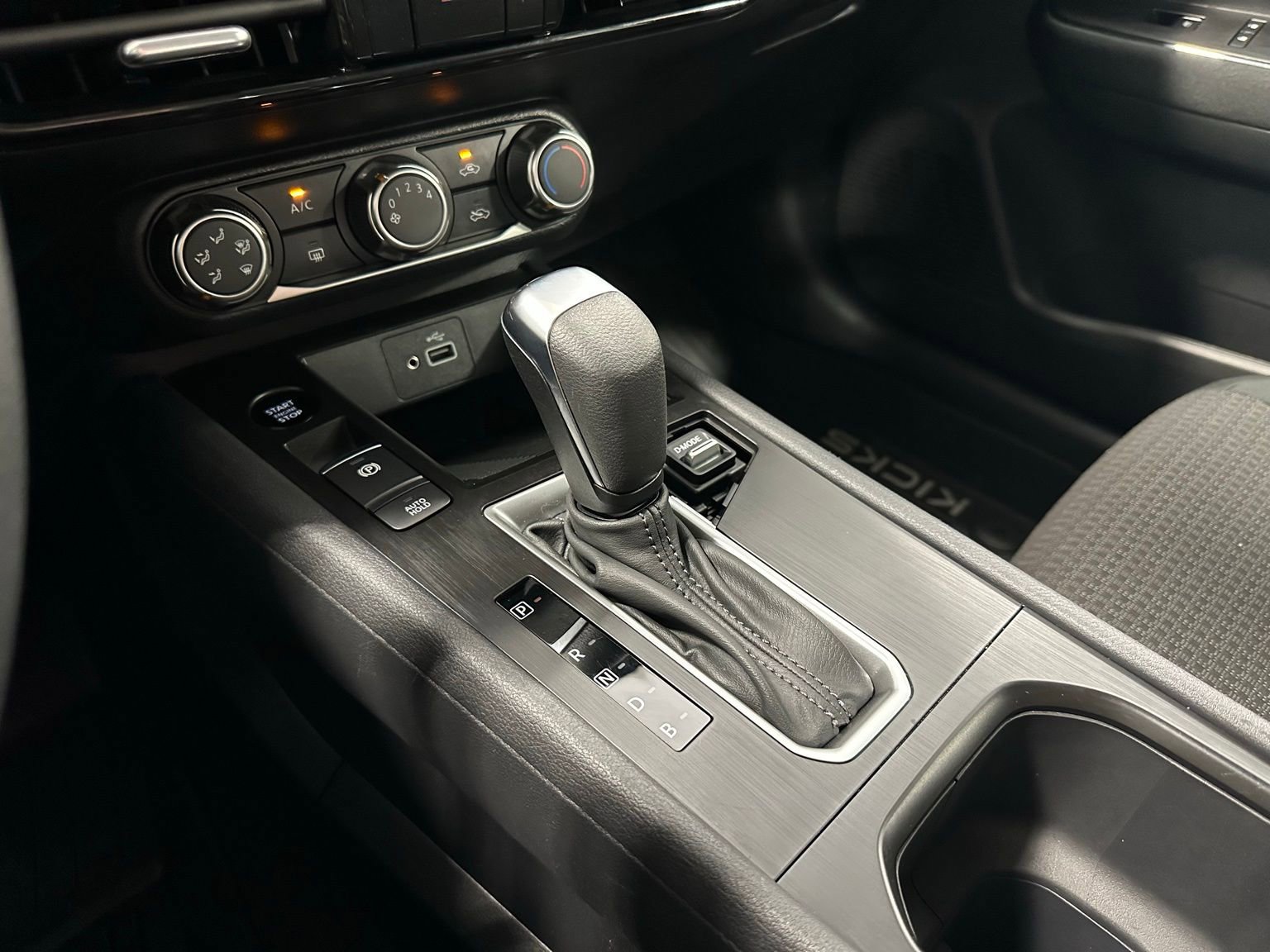 Used 2025 Nissan Kicks S image 28