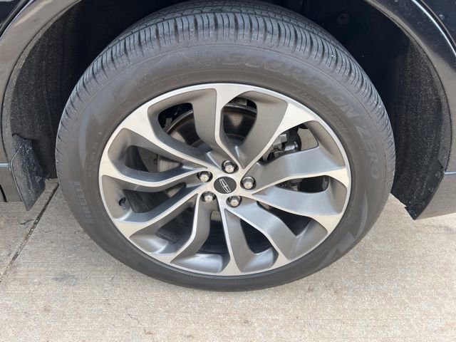 Used 2025 Lincoln Aviator AWD w/ Jet Appearance Package image 12