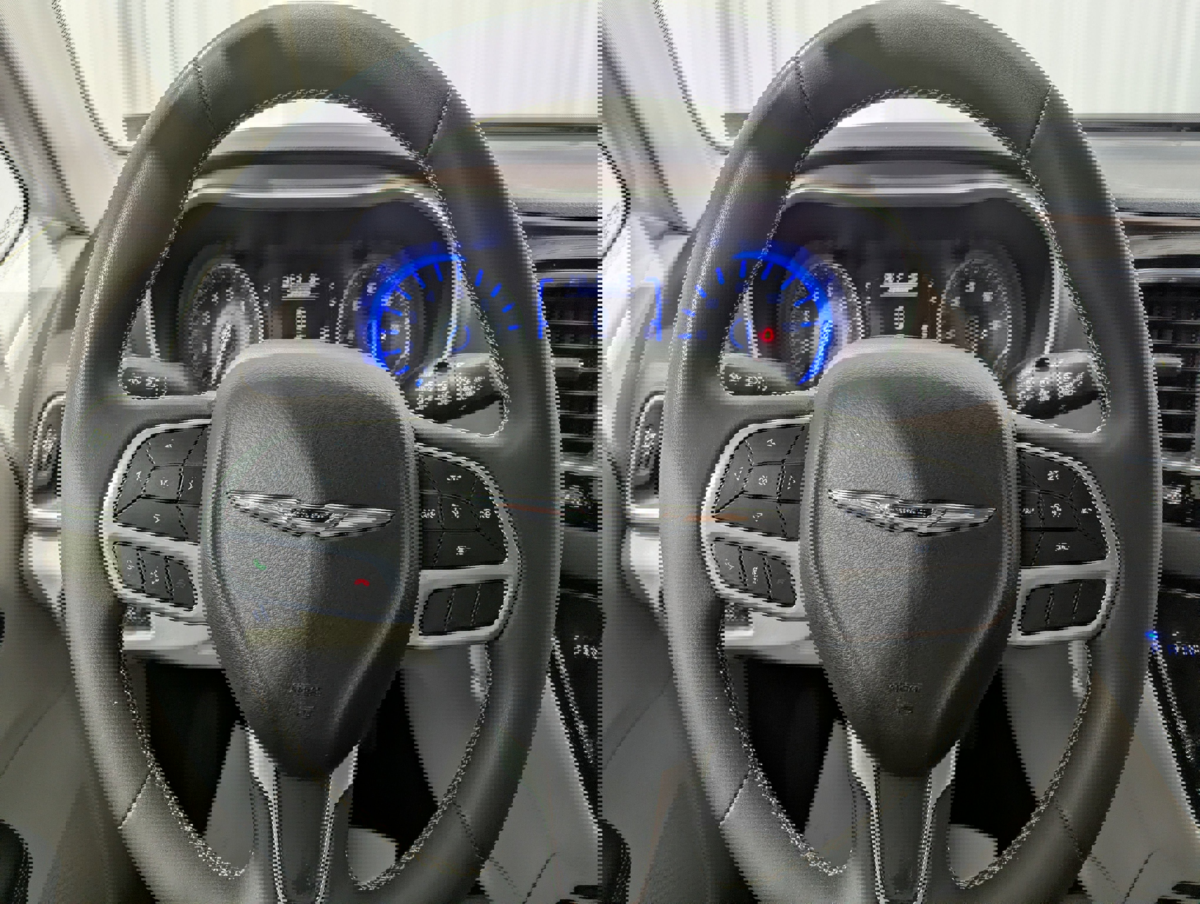 Used 2023 Chrysler Voyager LX image 18