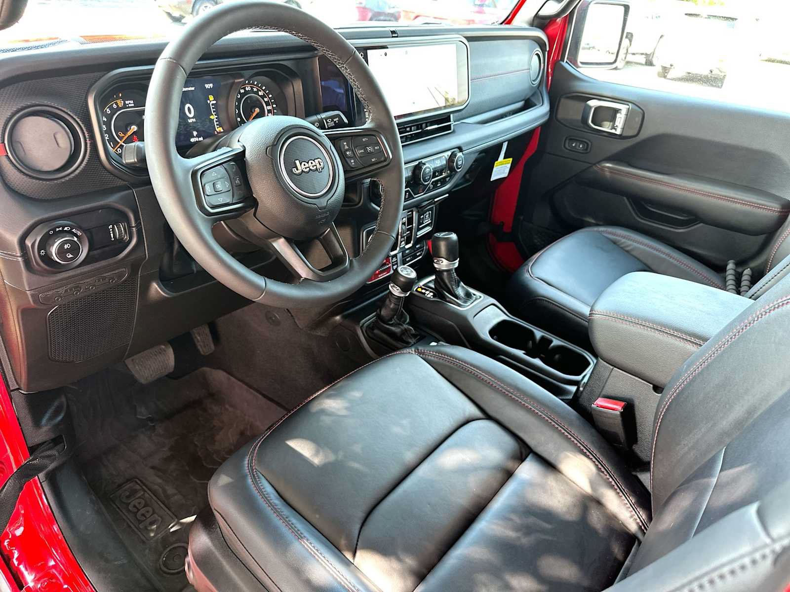 Used 2025 Jeep Gladiator Rubicon AWD/4WD image 18