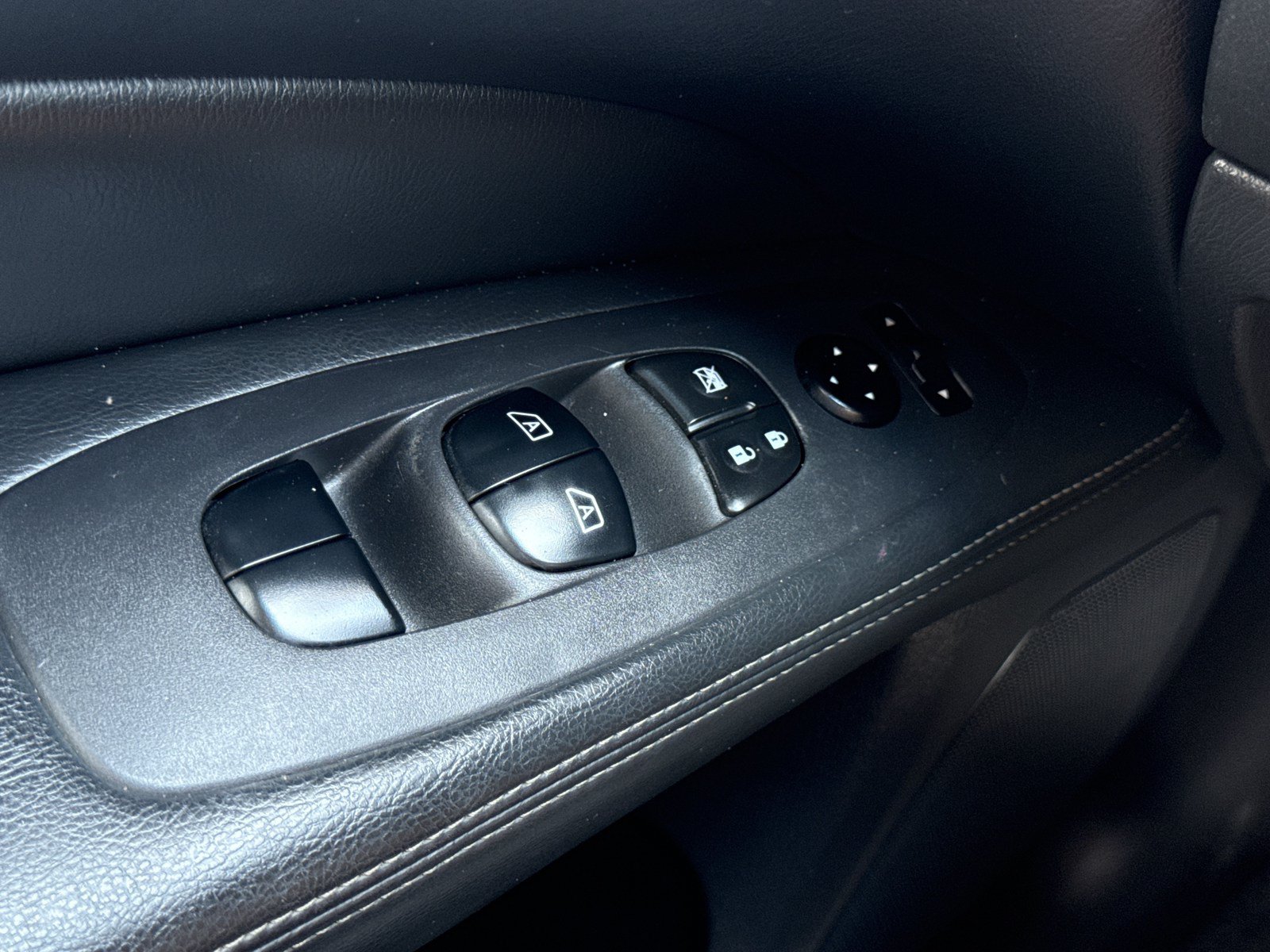 Used 2015 Nissan Pathfinder Platinum FWD image 20