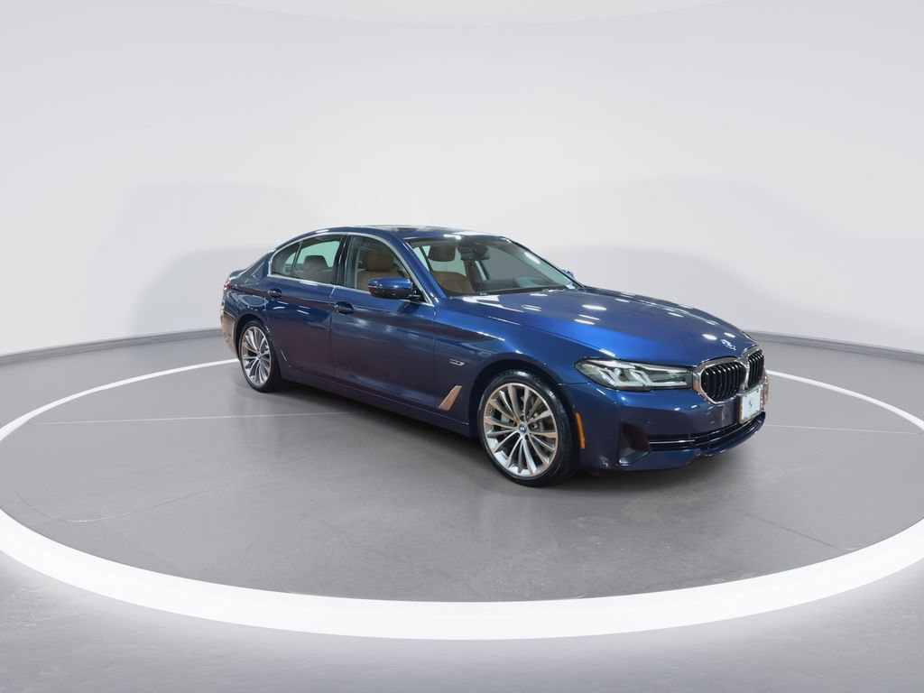 Certified 2022 BMW 530e xDrive w/ Premium Package image 2