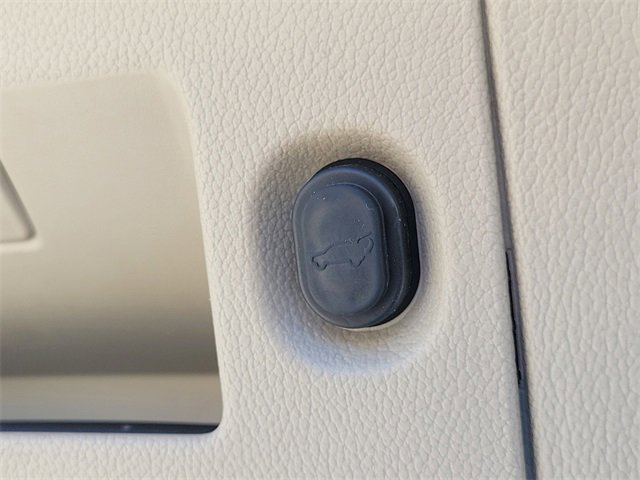 Used 2017 Cadillac Escalade Luxury image 13