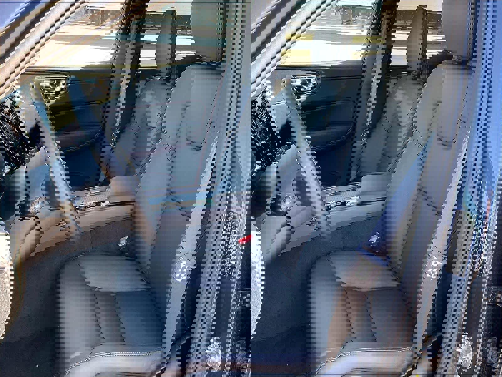 New 2025 Volvo XC60 B5 Core w/ Protection Package Premier image 11