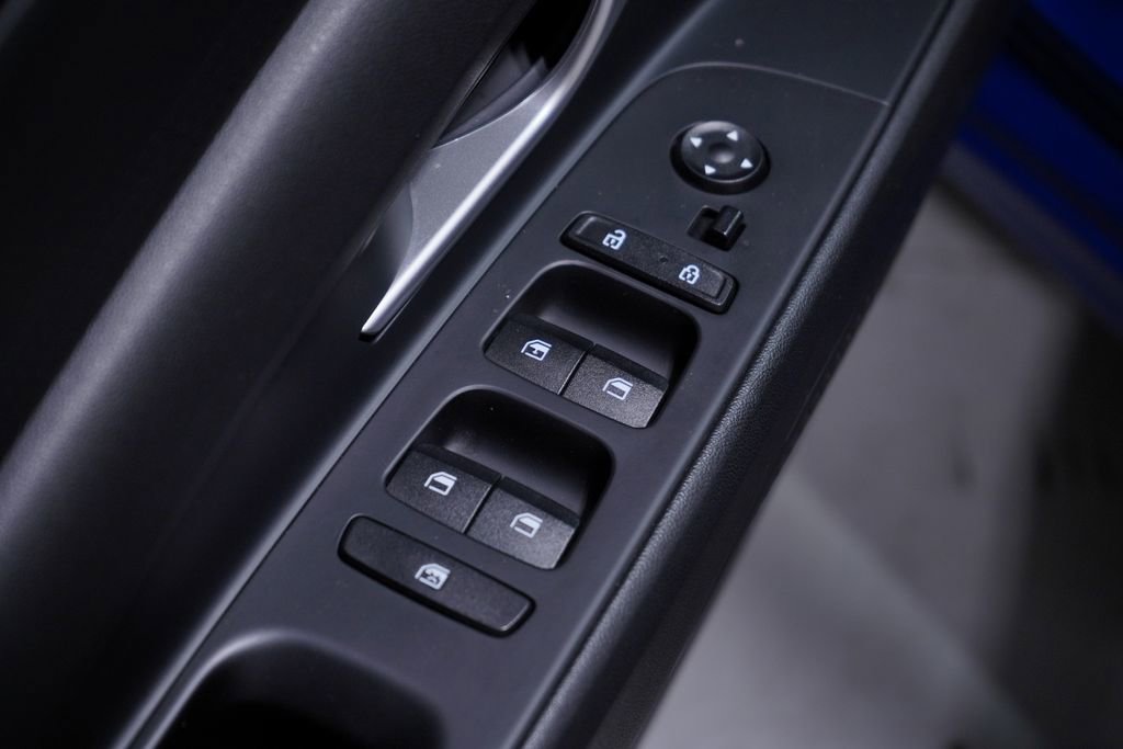 Used 2023 Hyundai Elantra SE w/ Cargo Package image 16