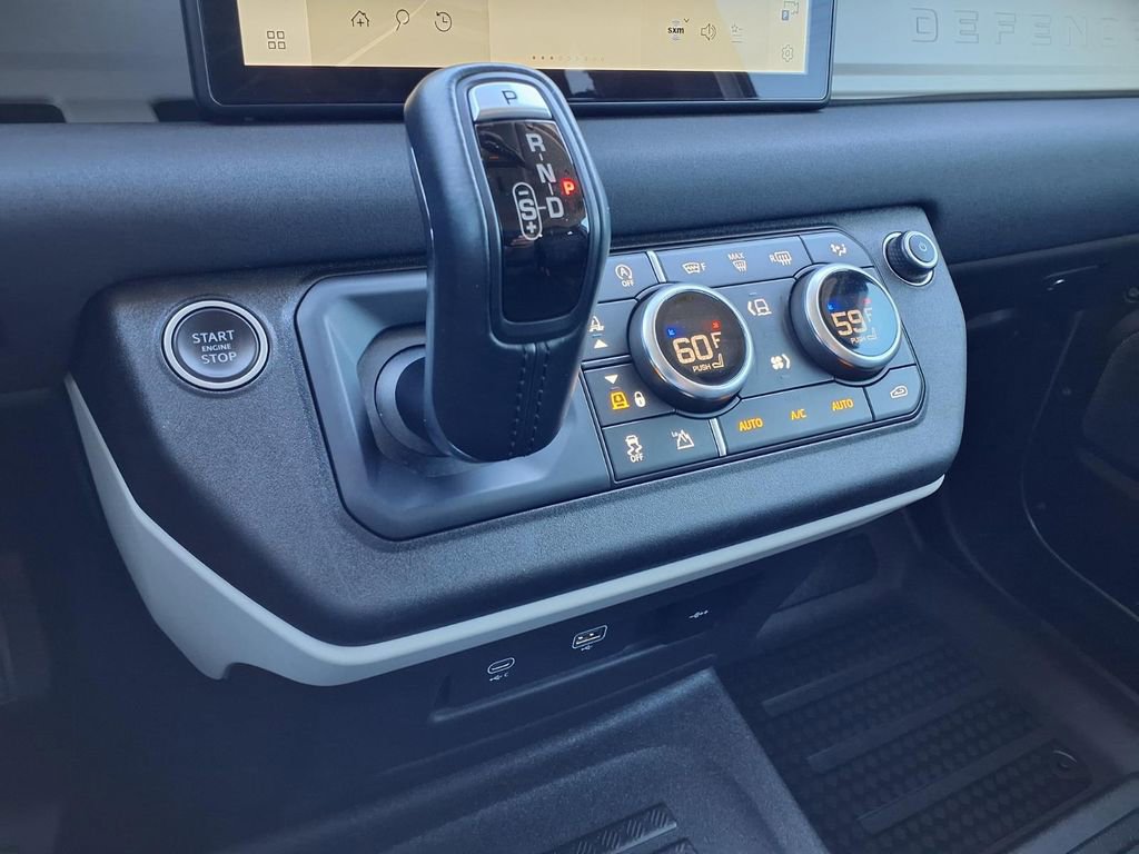 Used 2021 Land Rover Defender 90 First Edition image 29