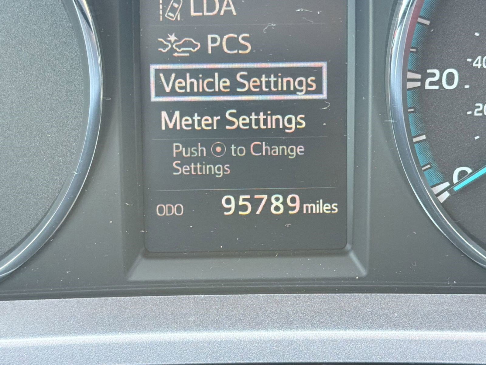 Used 2018 Toyota RAV4 XLE AWD/4WD image 22