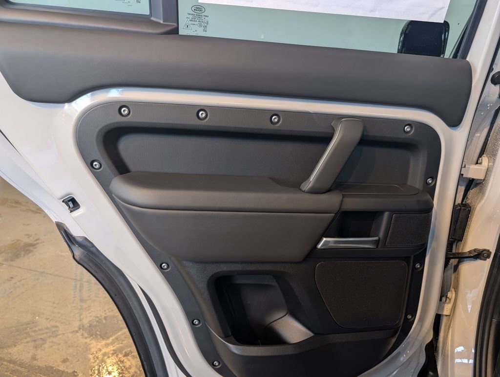 New 2026 Land Rover Defender 130 X-Dynamic SE image 23