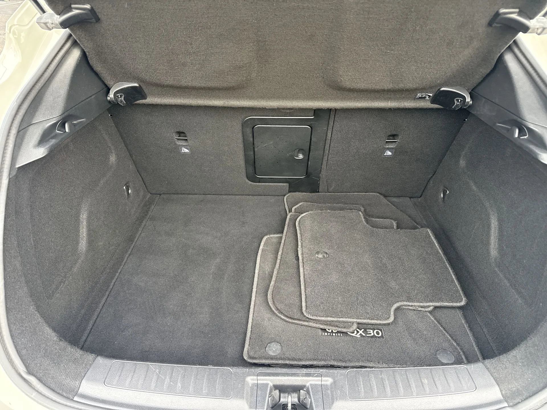 Used 2019 INFINITI QX30 Premium w/ Navigation Package image 21