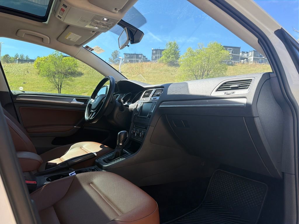 Used 2017 Volkswagen Golf Alltrack SE image 31