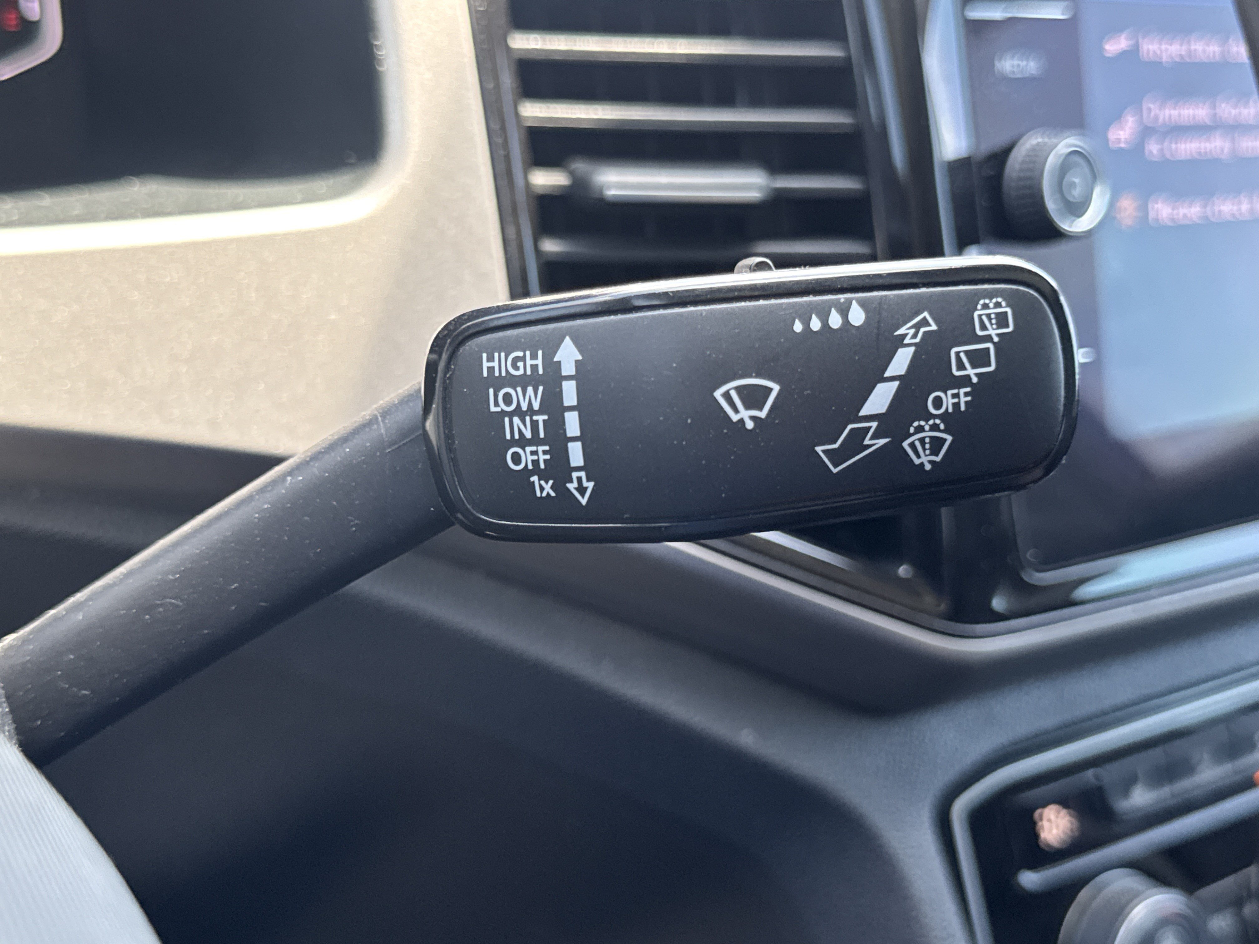 Used 2021 Volkswagen Atlas SEL FWD image 17