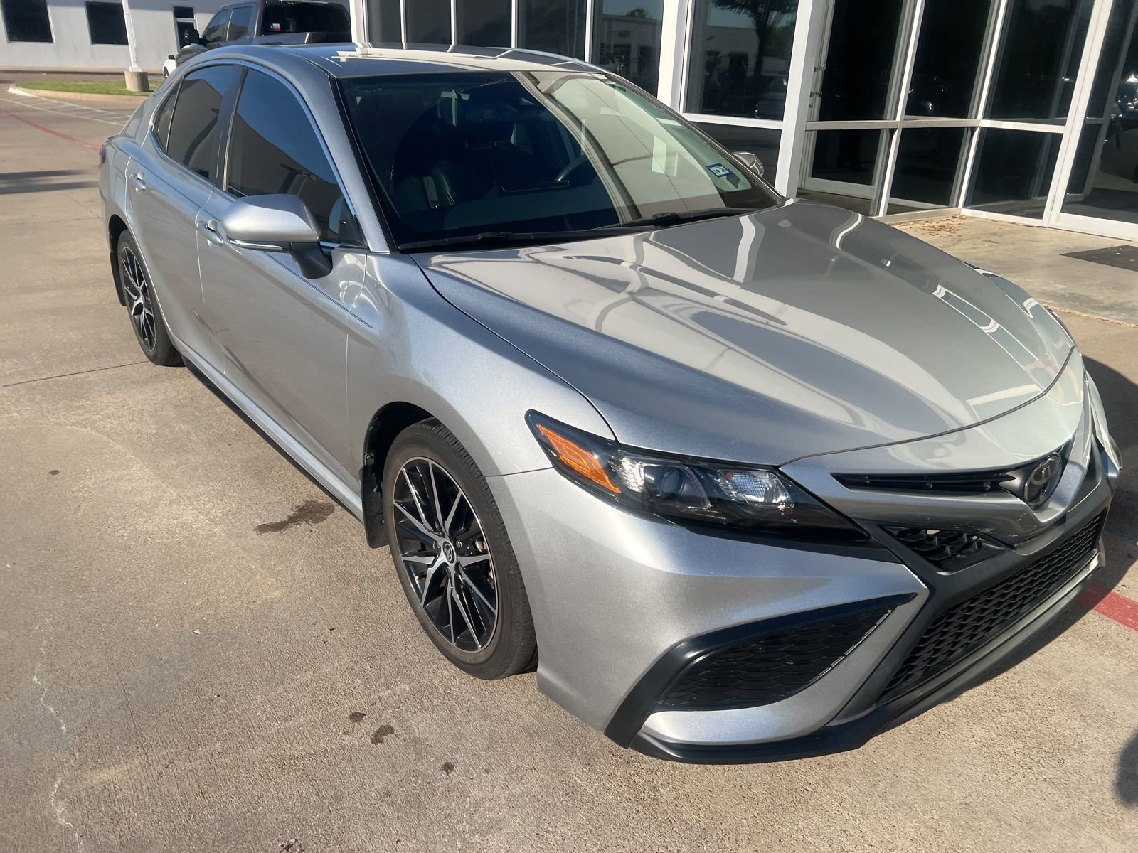 Used 2023 Toyota Camry SE w/ Convenience Package image 3