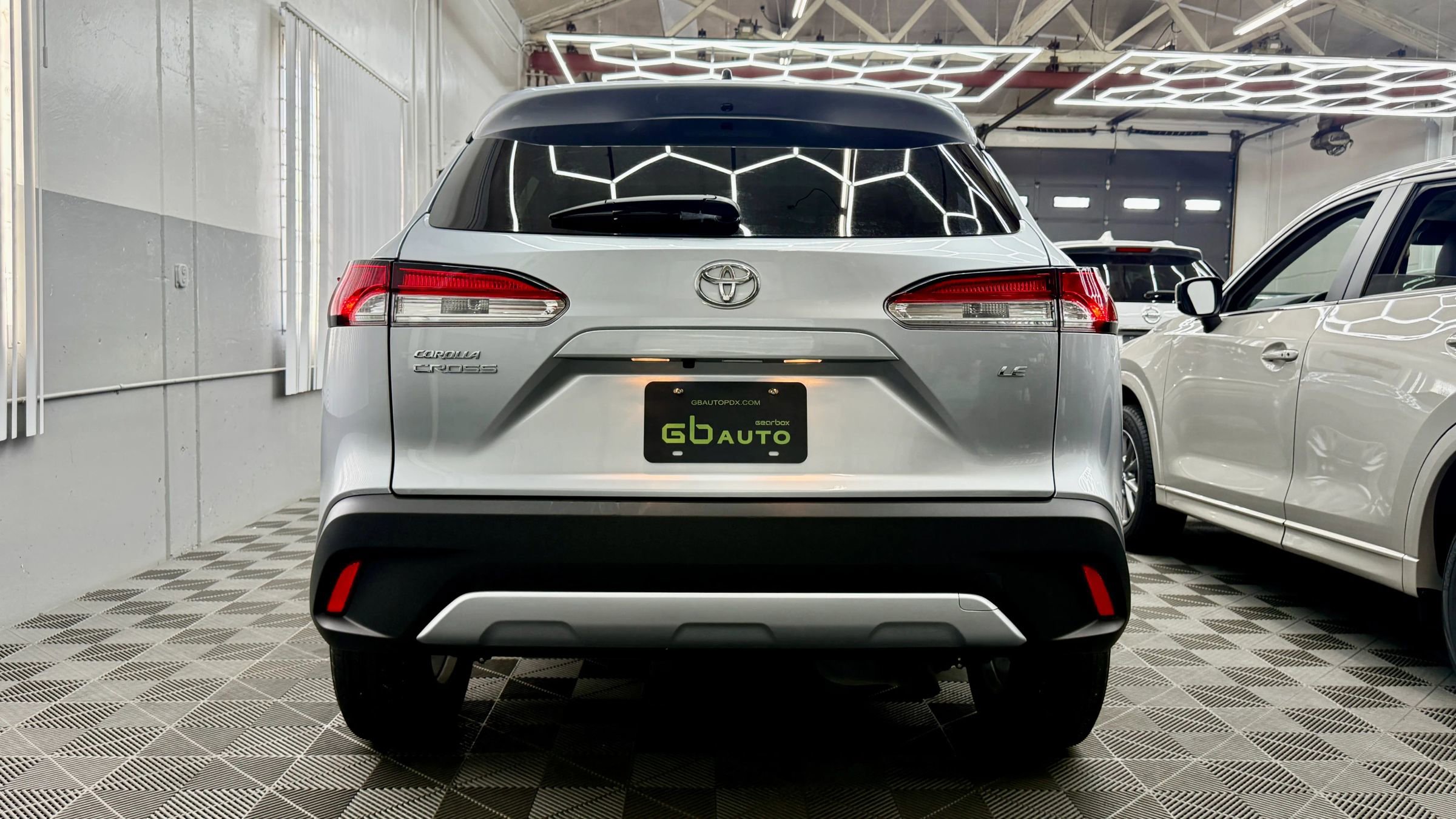 Used 2025 Toyota Corolla Cross LE image 3