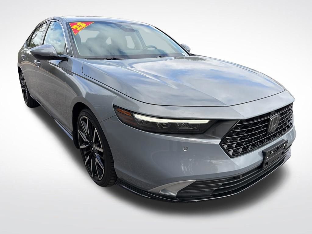 Used 2023 Honda Accord Touring image 3