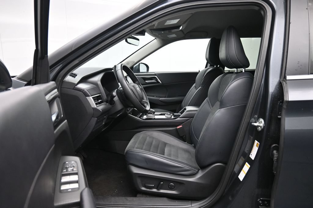 Used 2025 Mitsubishi Outlander SE AWD/4WD image 24