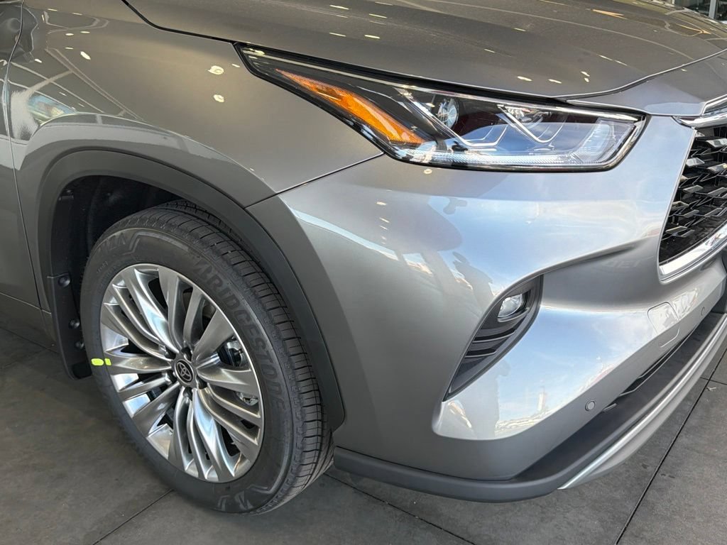 New 2026 Toyota Highlander Platinum AWD/4WD image 8
