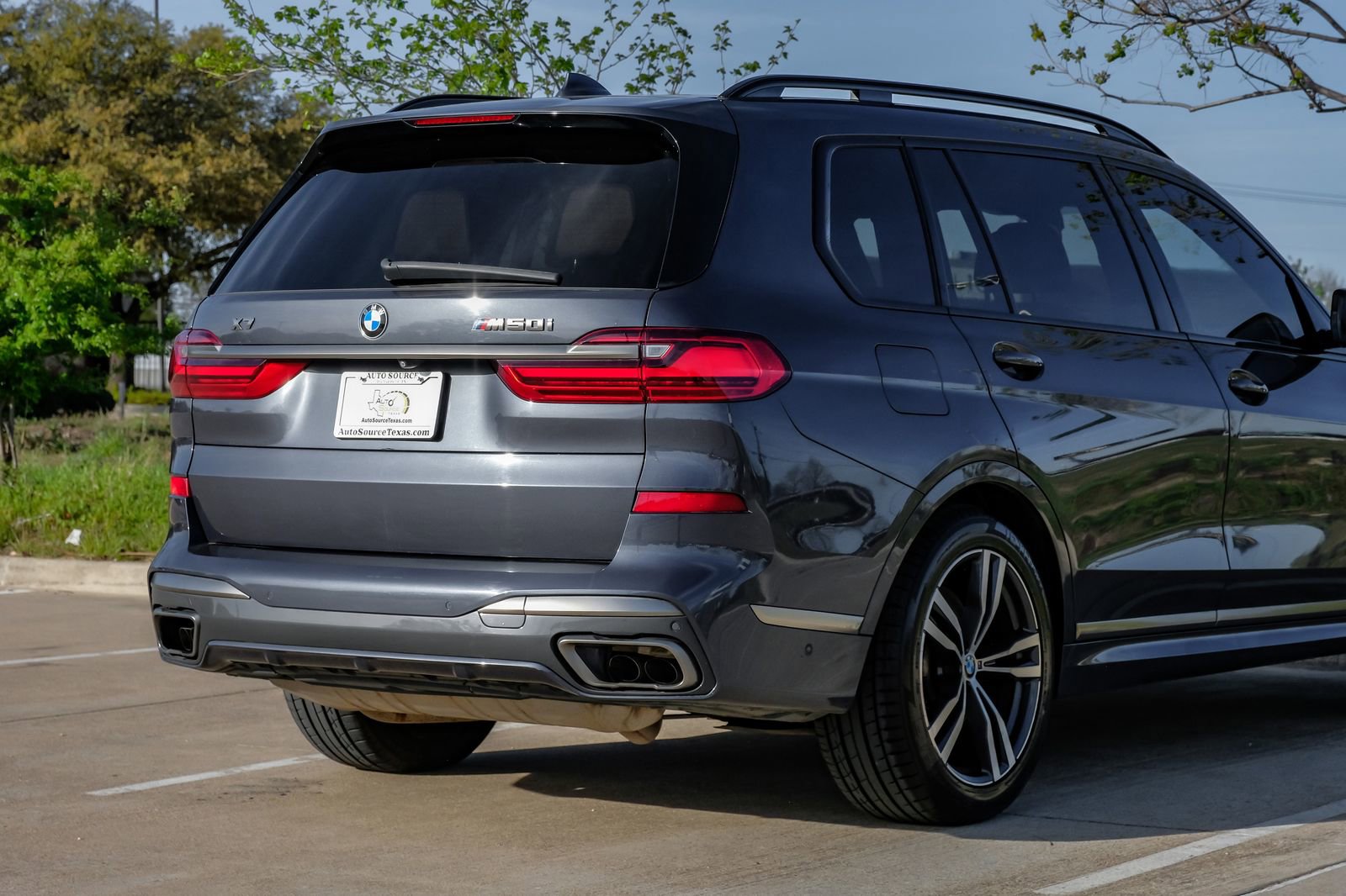 Used 2021 BMW X7 M50i w/ Executive Package image 10
