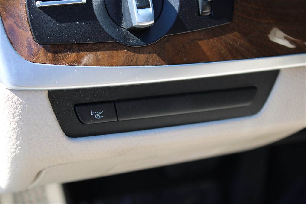 Used 2011 BMW 550i Sedan RWD image 26