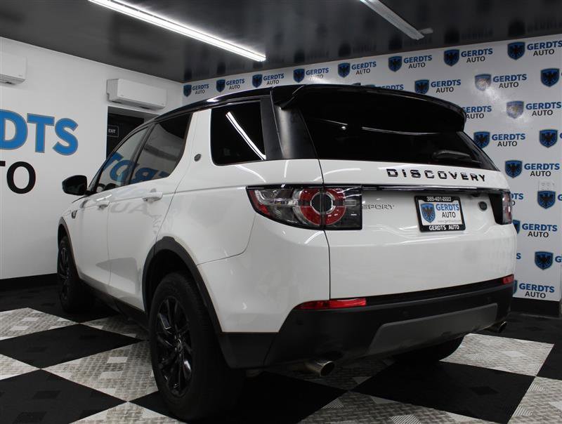 Used 2018 Land Rover Discovery Sport SE image 2