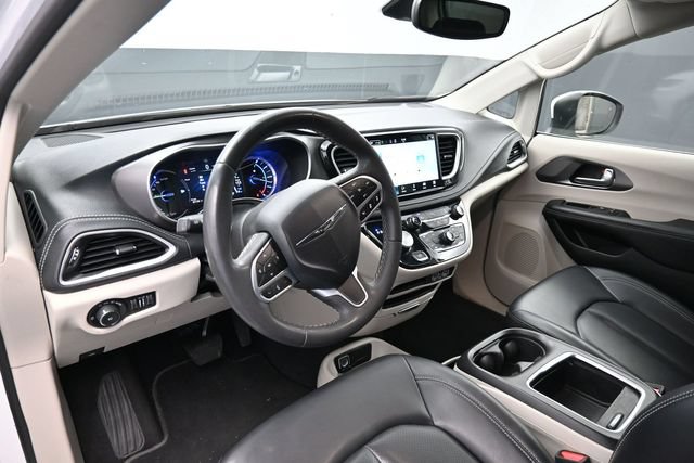 Used 2023 Chrysler Pacifica Touring-L FWD image 14
