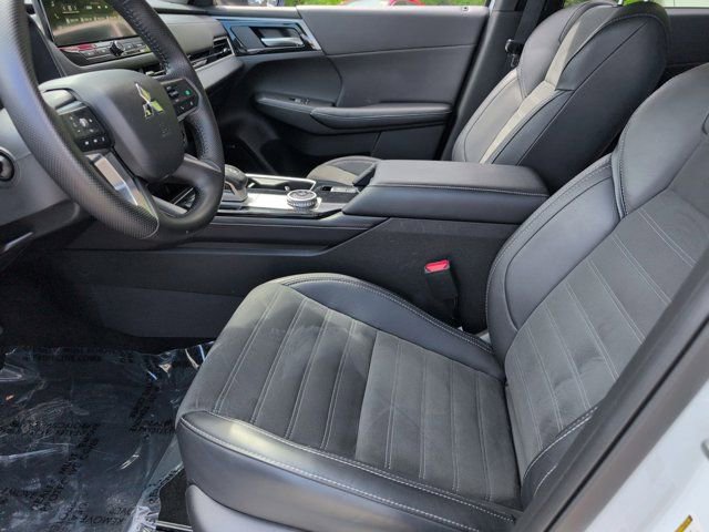 Used 2025 Mitsubishi Outlander SE FWD image 24