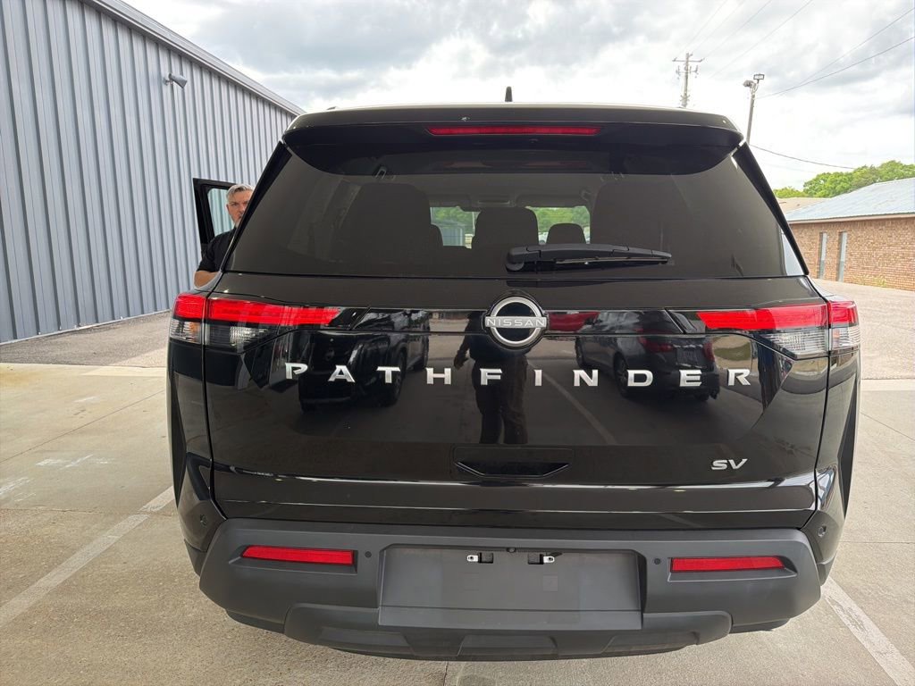 Used 2024 Nissan Pathfinder SV FWD image 5