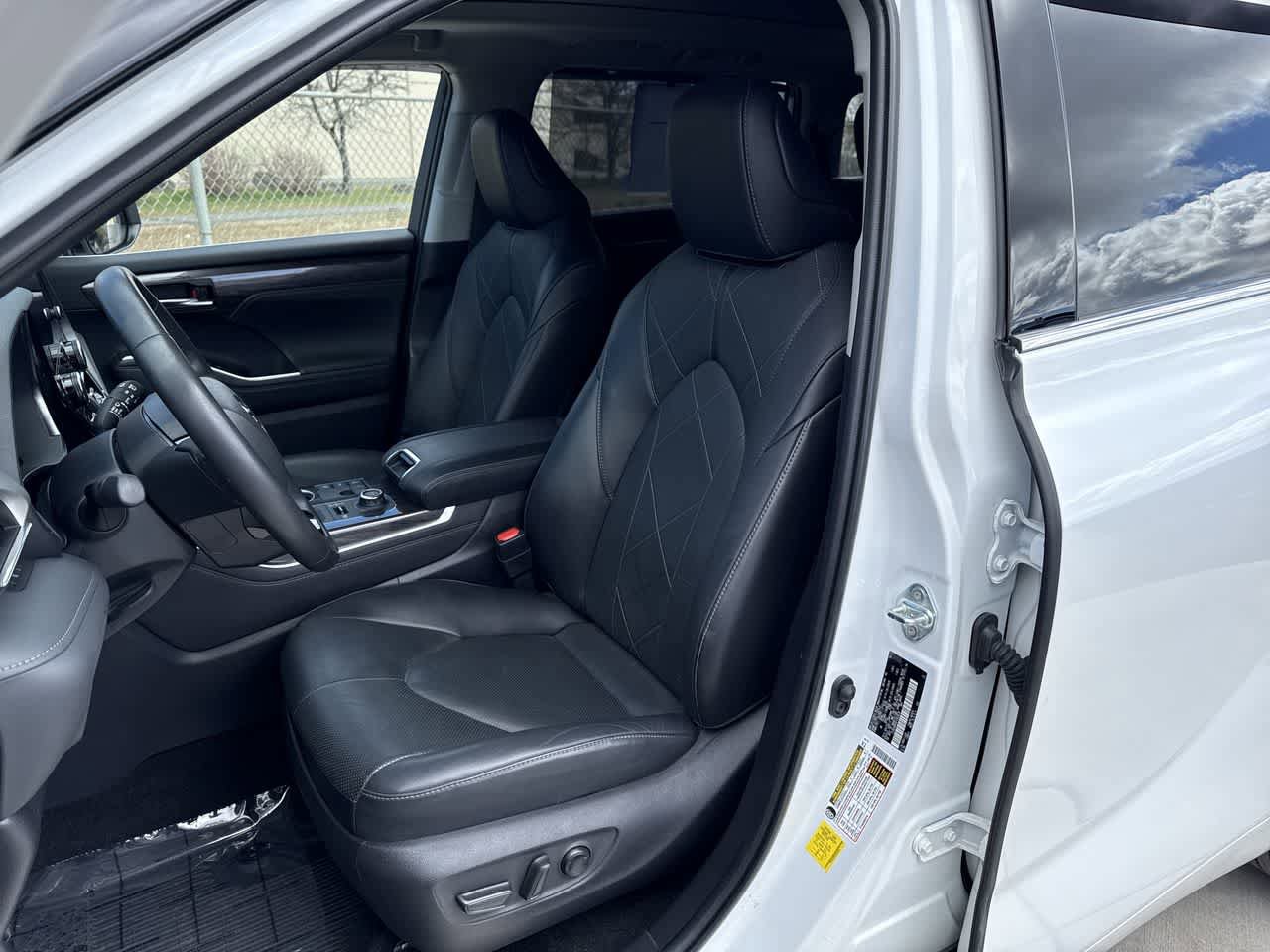 Used 2023 Toyota Highlander Platinum image 11