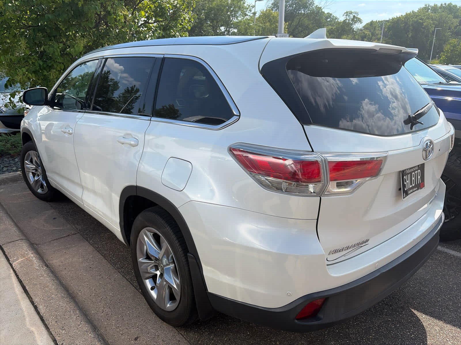 Used 2015 Toyota Highlander Limited Platinum AWD/4WD image 4