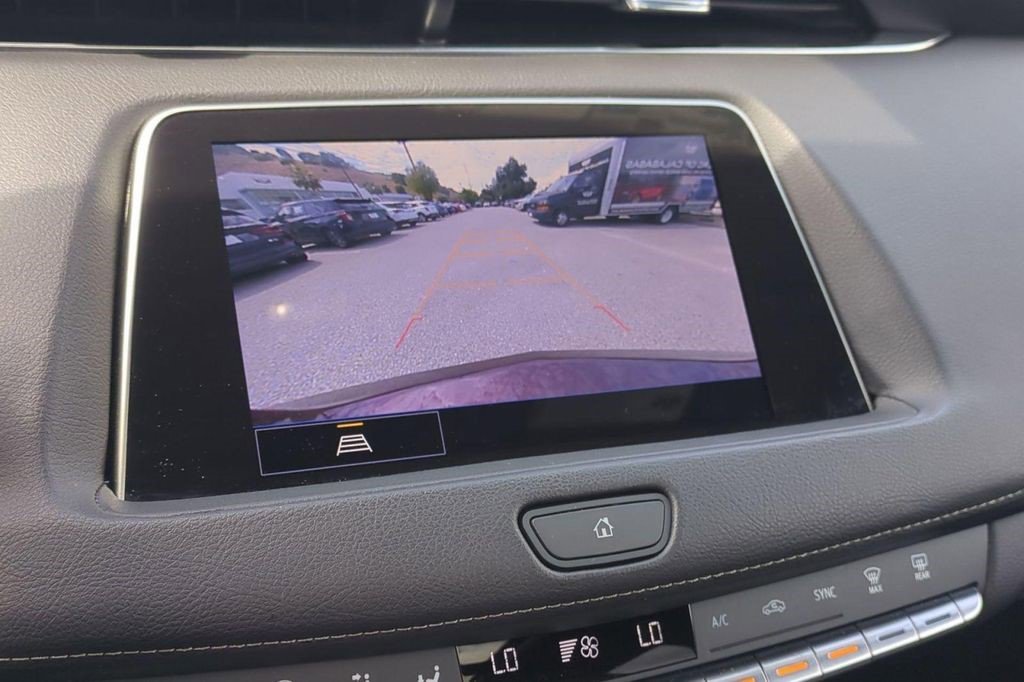 Certified 2023 Cadillac XT4 Luxury w/ Cold Weather Package image 11