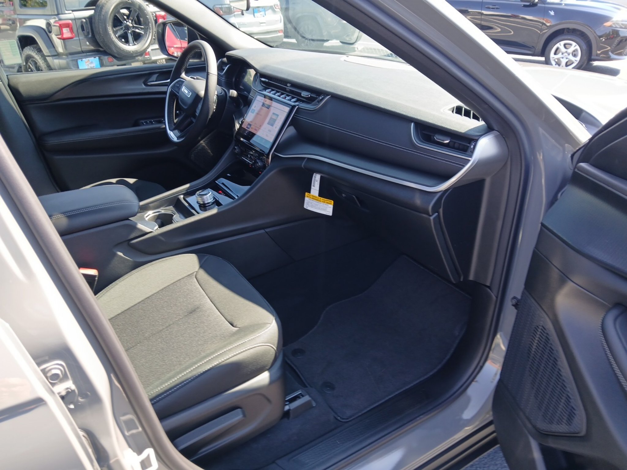 New 2027 Jeep Grand Cherokee Laredo X RWD image 33