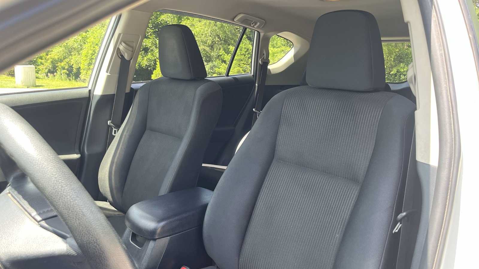 Used 2017 Toyota RAV4 LE AWD/4WD image 29