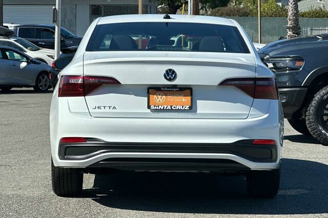 Used 2024 Volkswagen Jetta Sport image 5
