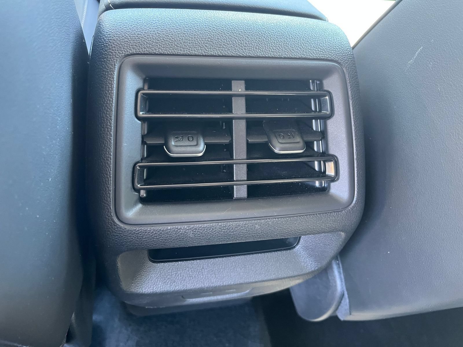Used 2026 Volkswagen Tiguan SE FWD image 24