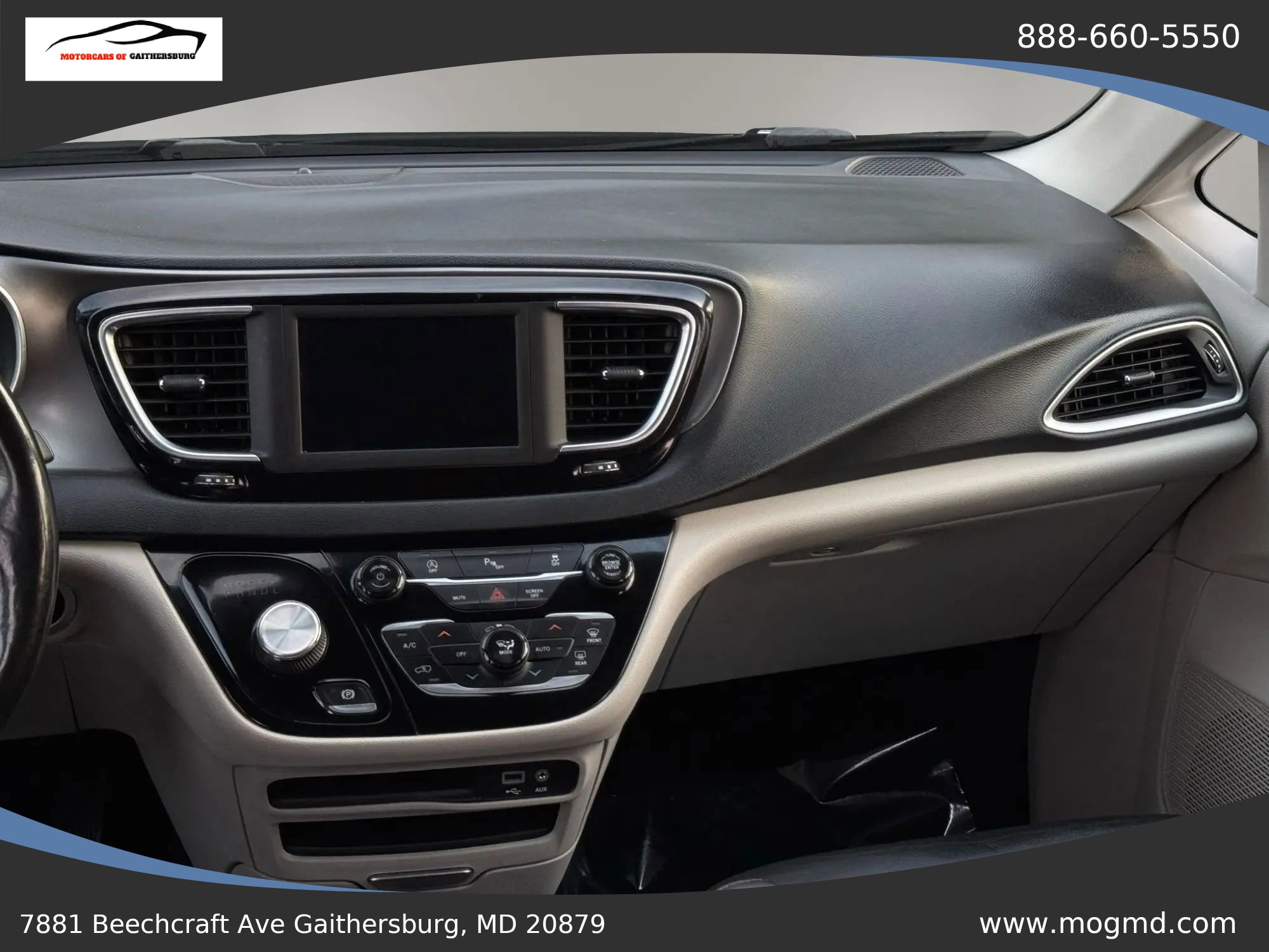 Used 2020 Chrysler Pacifica Touring-L image 36