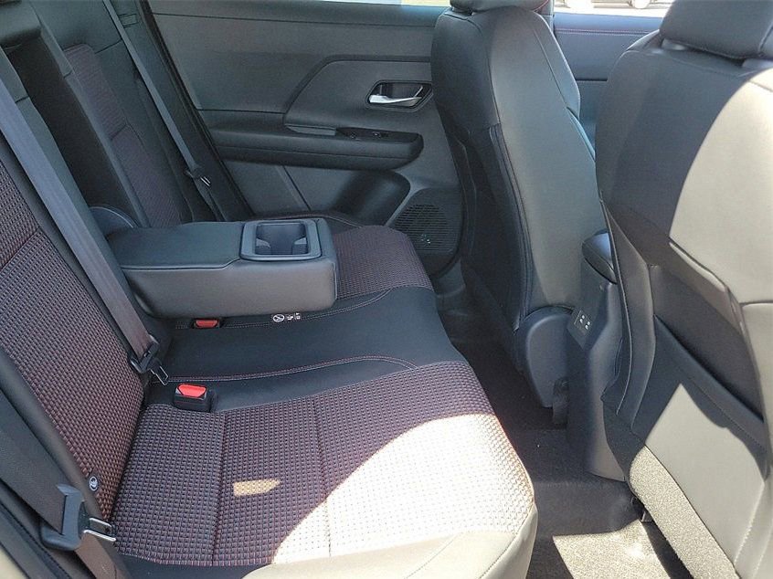 New 2026 Nissan Kicks SR FWD image 20