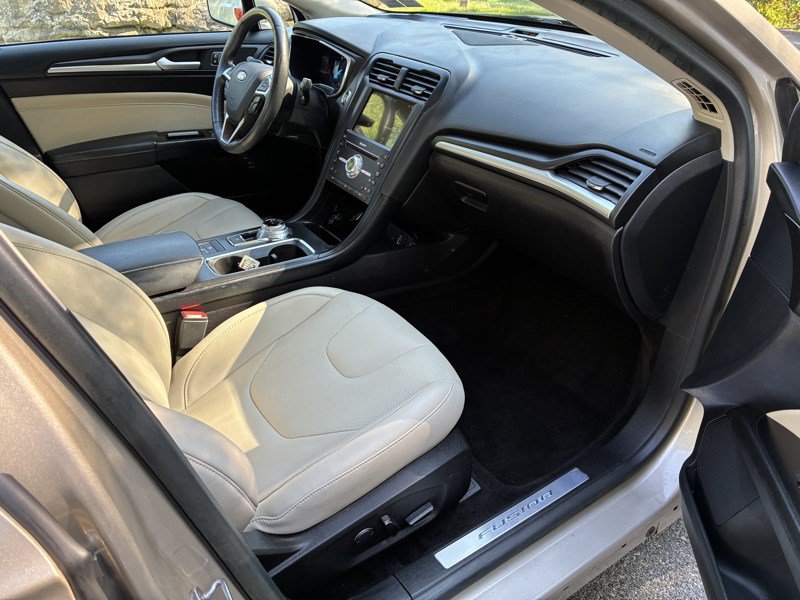 Used 2018 Ford Fusion Titanium FWD image 18