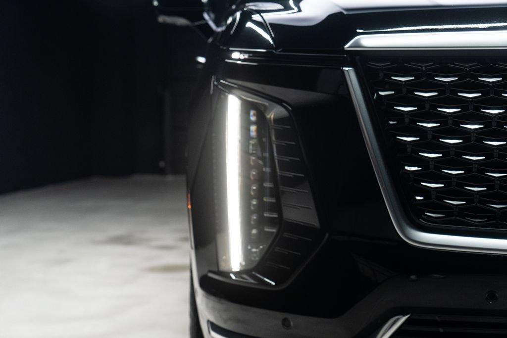 Used 2025 Cadillac Escalade ESV Premium Luxury RWD image 5