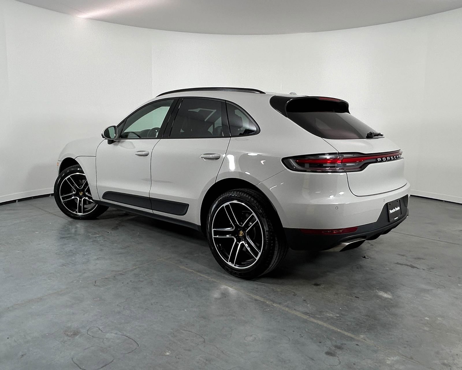 Used 2021 Porsche Macan AWD/4WD image 3