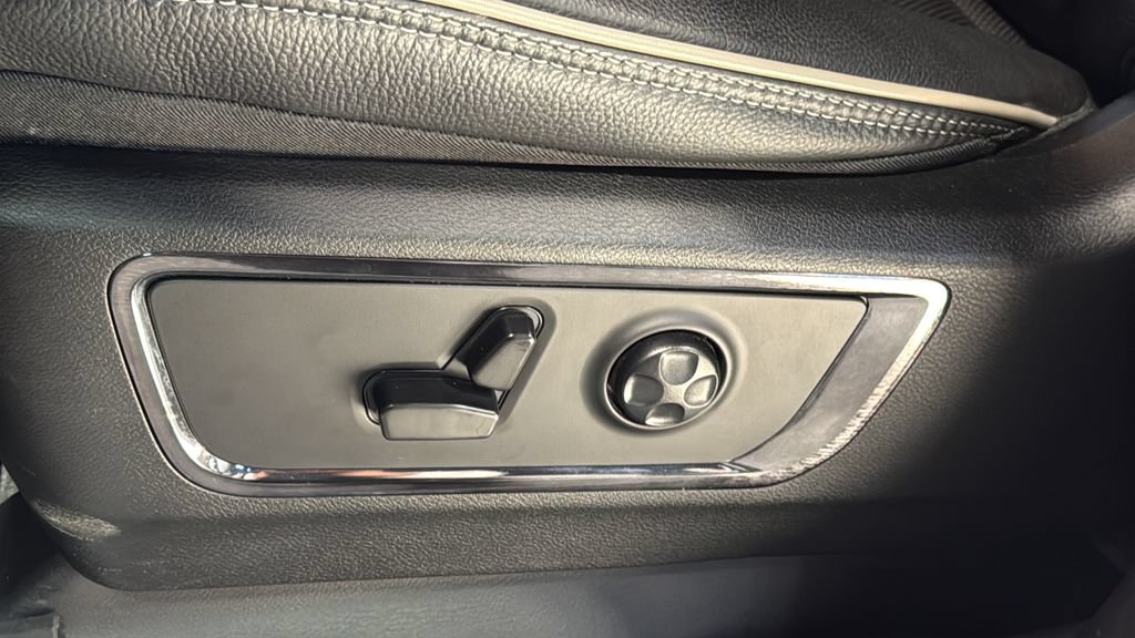 Used 2024 RAM 1500 Limited AWD/4WD image 19