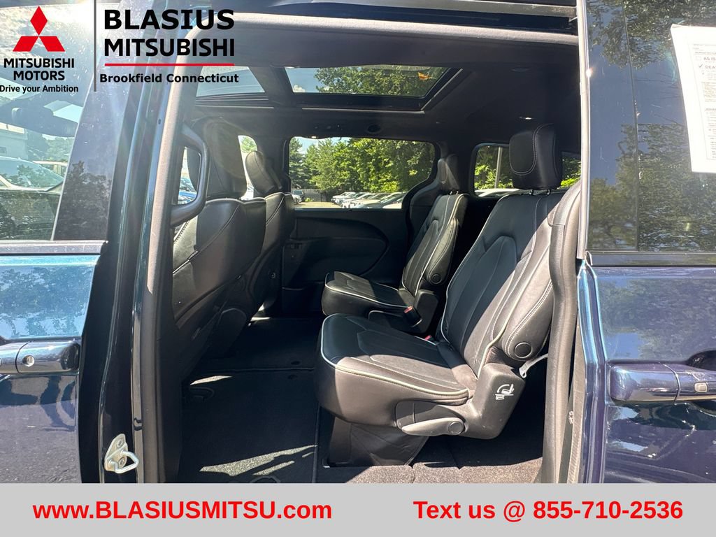 Used 2023 Chrysler Pacifica Limited w/ S Appearance Package FWD image 20