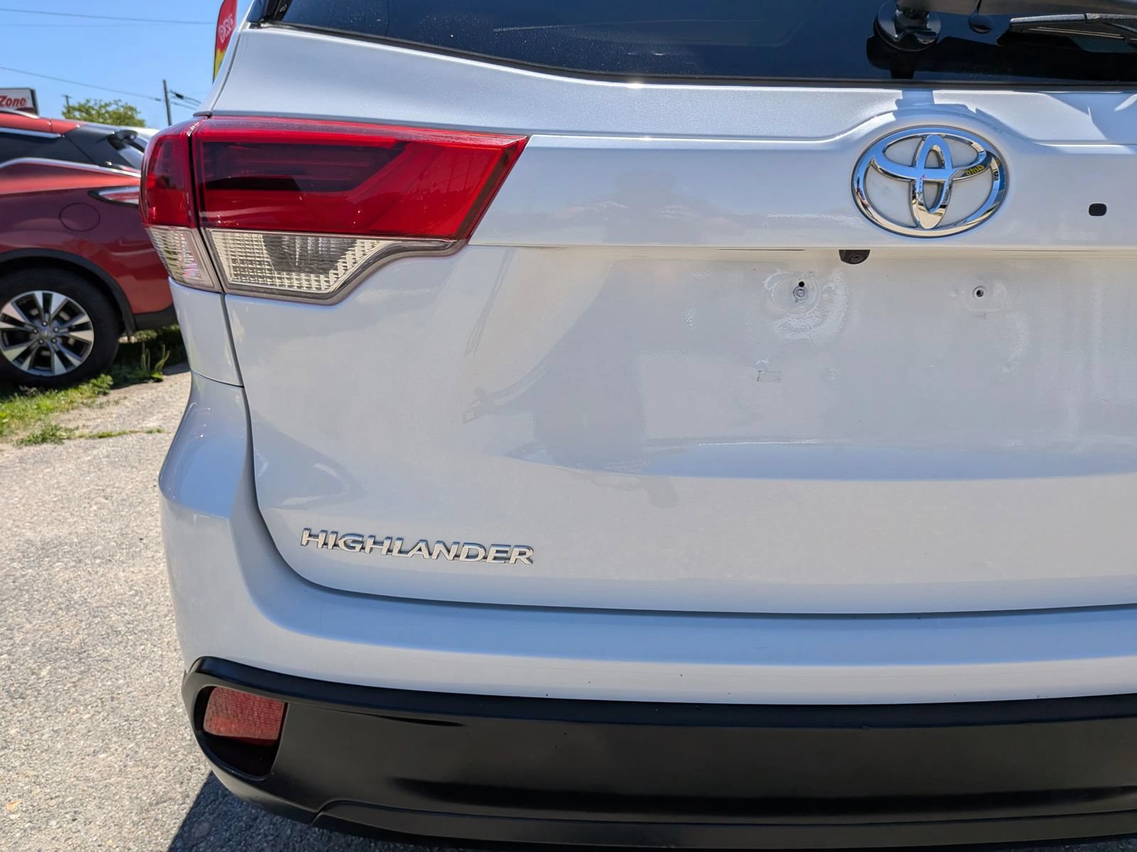 Used 2019 Toyota Highlander XLE AWD/4WD image 17