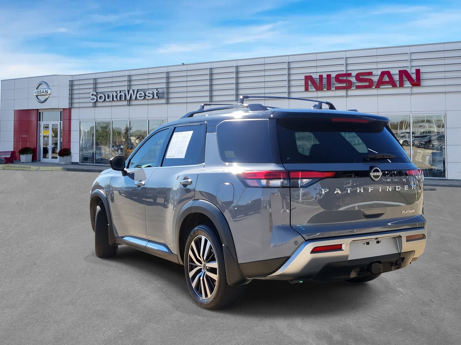 Used 2024 Nissan Pathfinder Platinum w/ Cargo Package image 8