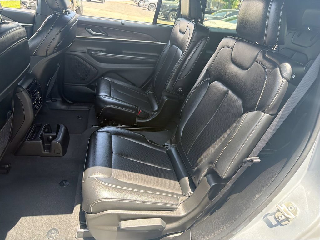 Used 2024 Jeep Grand Cherokee L Limited w/ Luxury Tech Group II AWD/4WD image 25