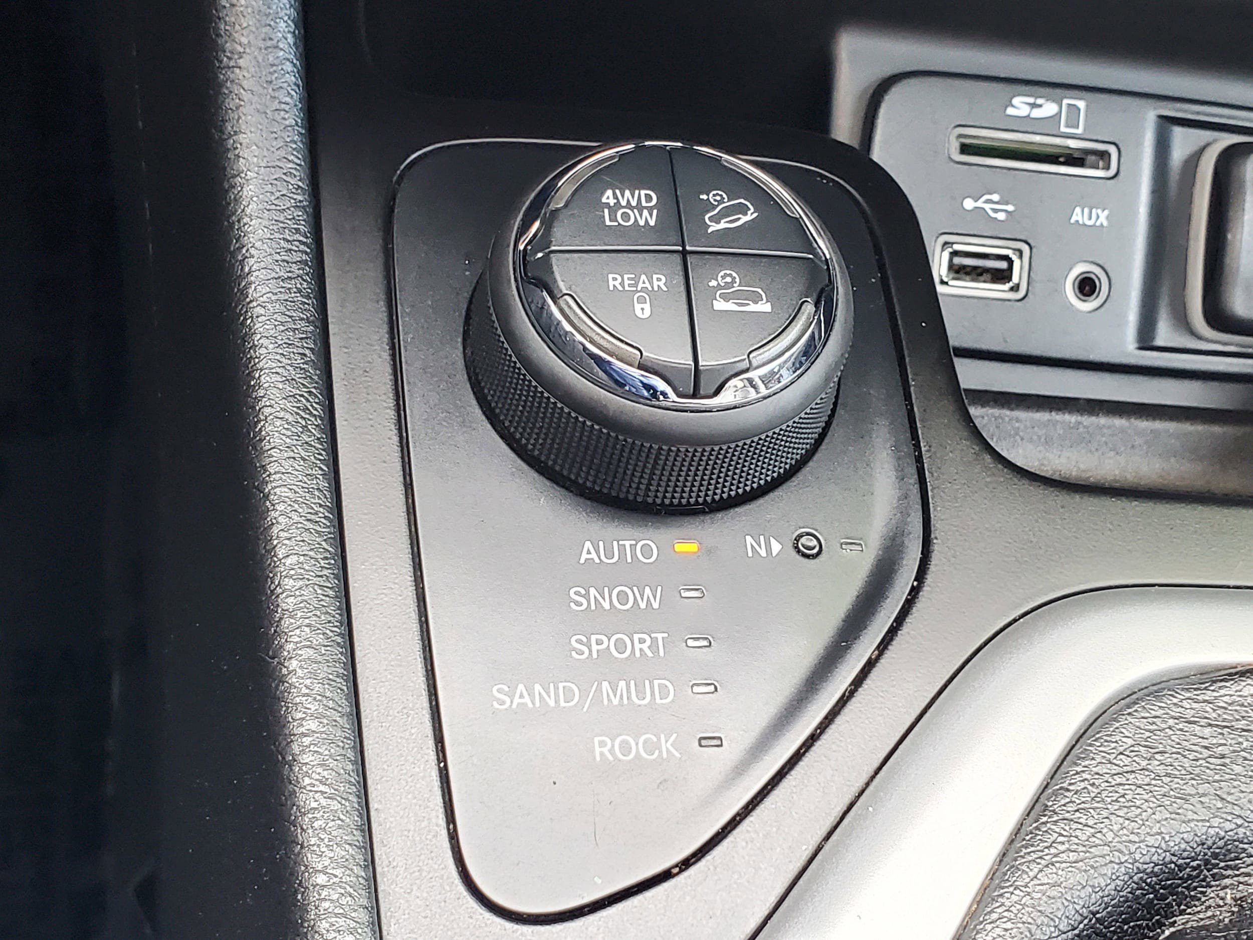 Used 2014 Jeep Cherokee Trailhawk AWD/4WD image 26