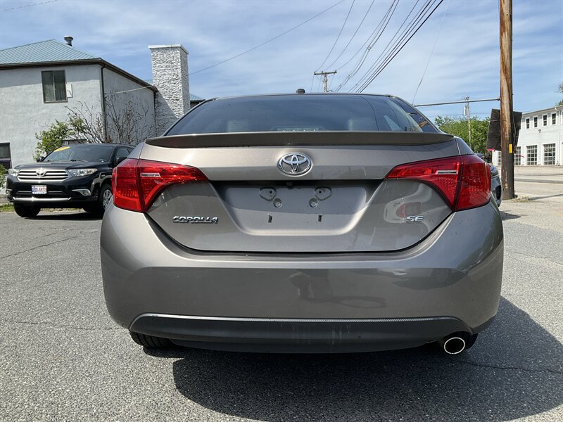 Used 2018 Toyota Corolla SE w/ SE Premium Package FWD image 6