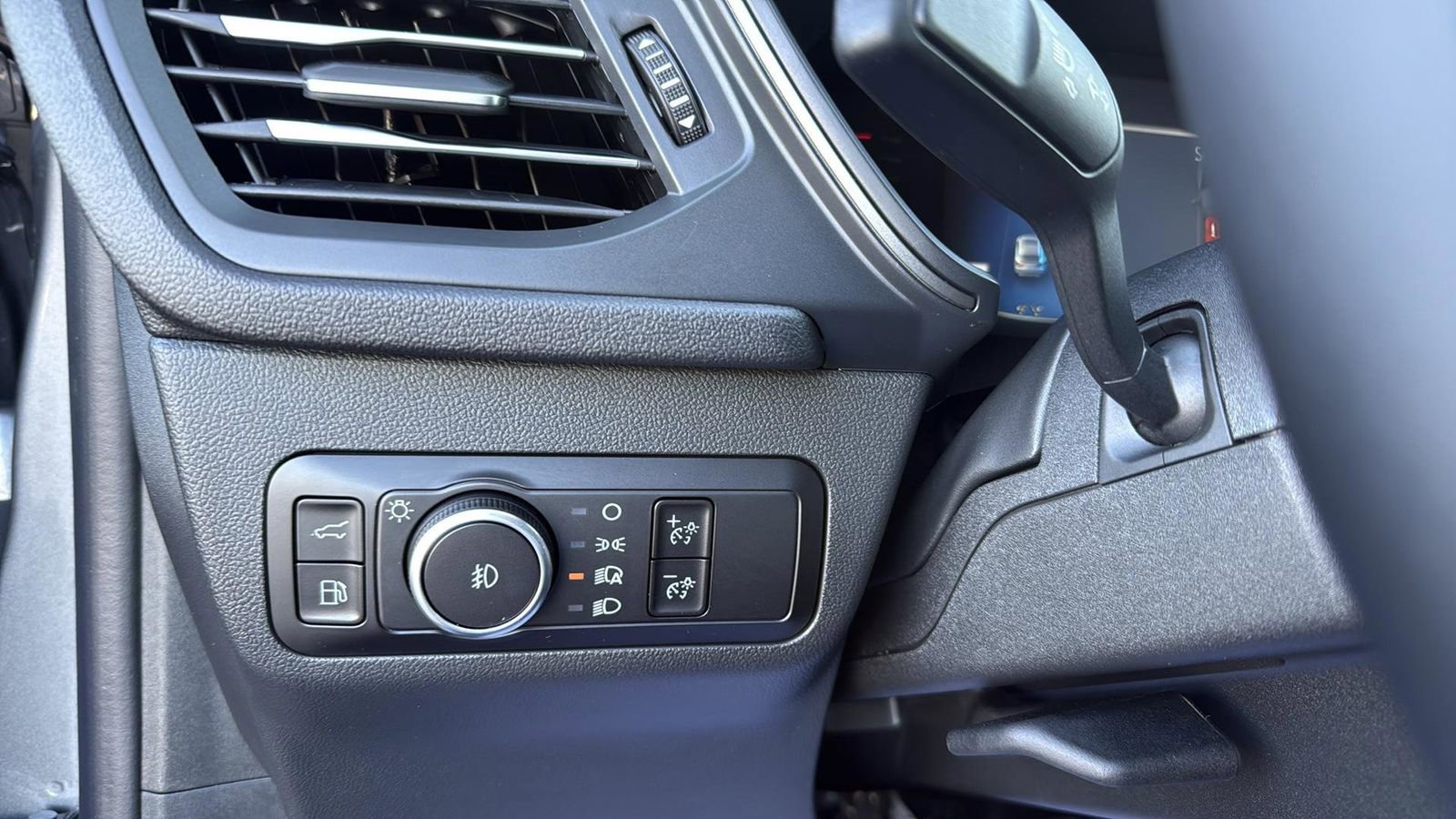 Certified 2026 Ford Escape SE image 18