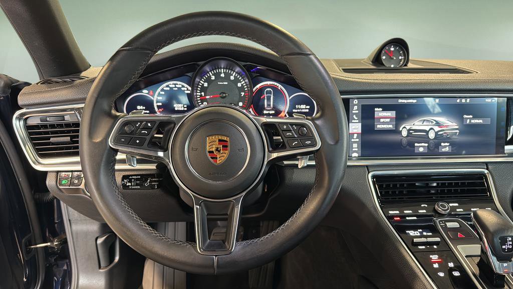Used 2018 Porsche Panamera 4 image 14