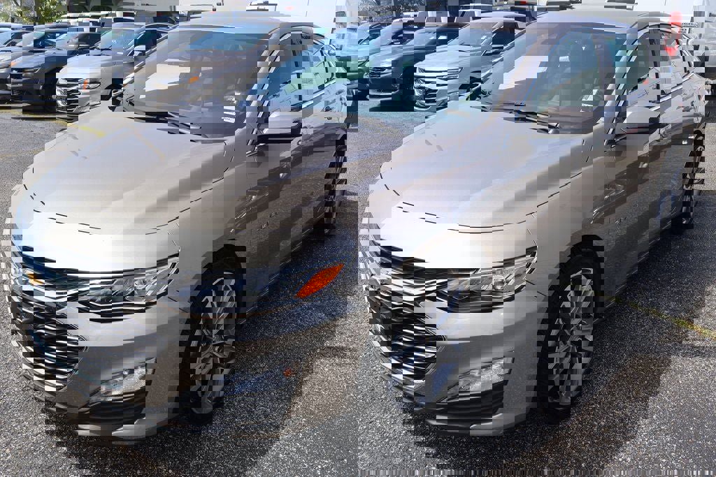 Used 2024 Chevrolet Malibu LT image 1