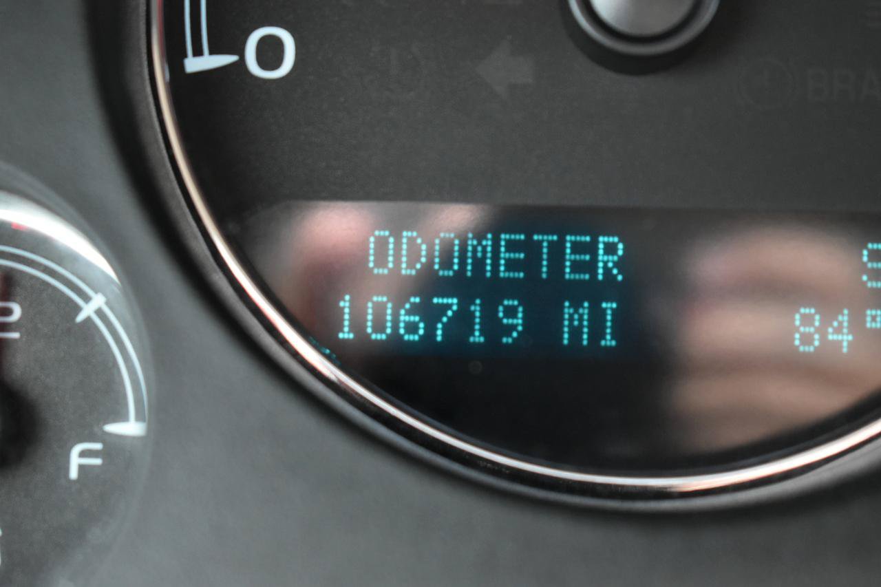 Used 2013 Chevrolet Avalanche LS RWD image 18