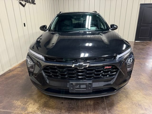 Used 2024 Chevrolet Trax RS FWD image 2